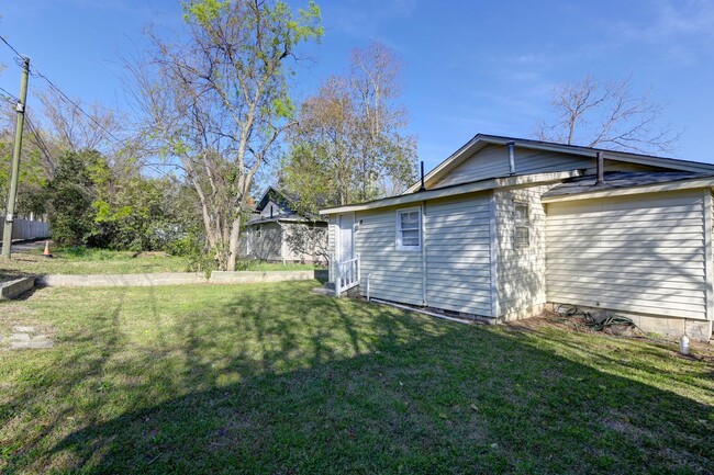 Building Photo - Beautiful historic home for rent in The Av...