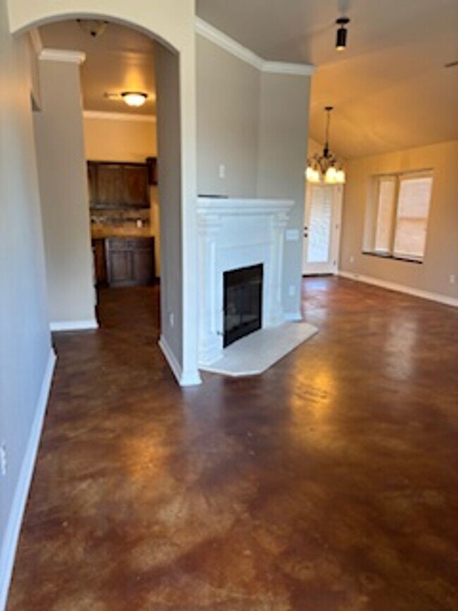 Building Photo - 427 Dalton Ln