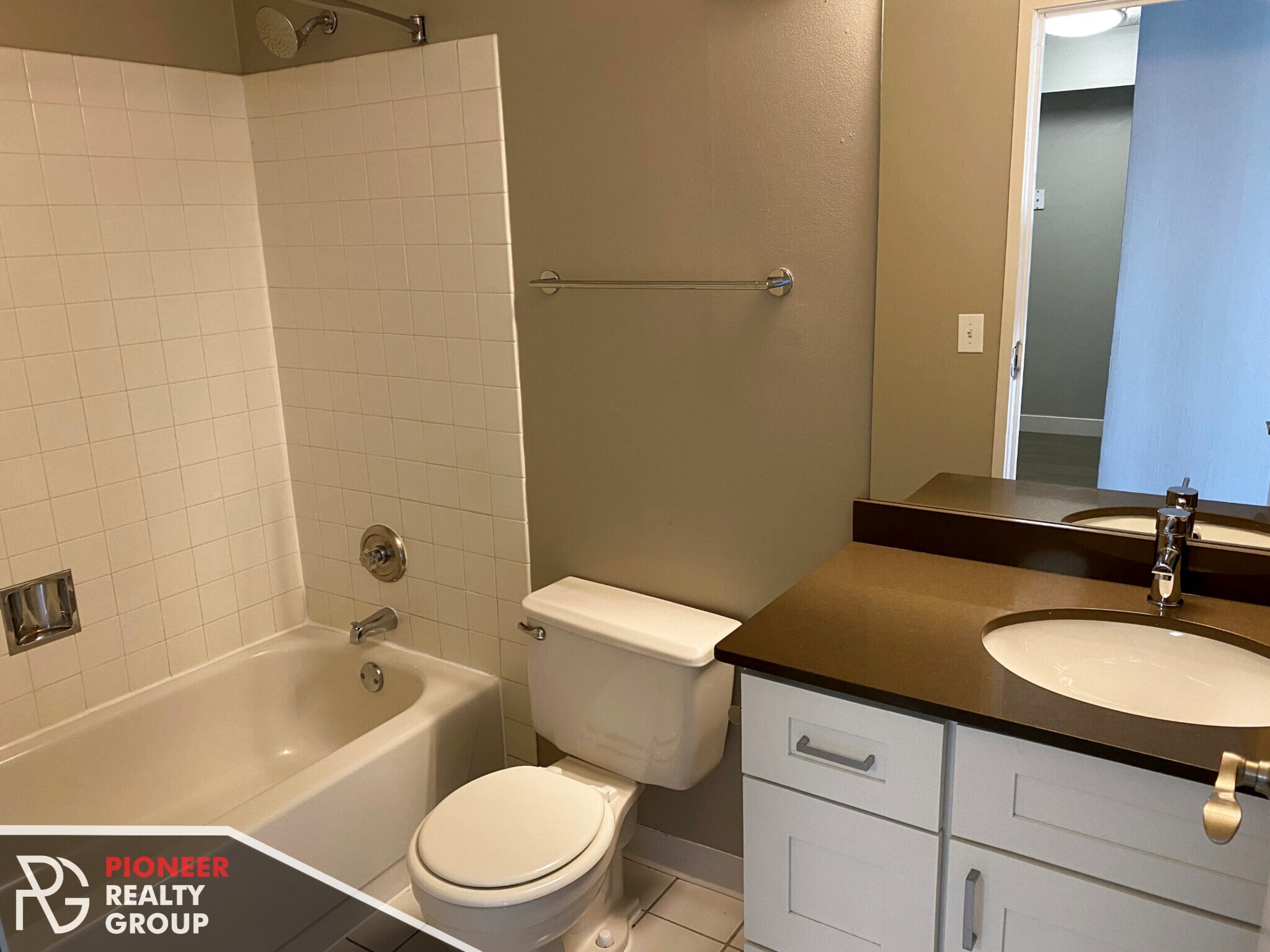 Building Photo - 2551 N Clark St