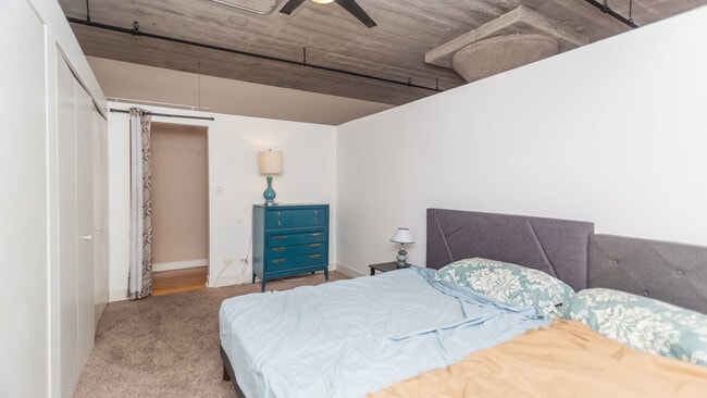 Building Photo - 411 W Ontario St