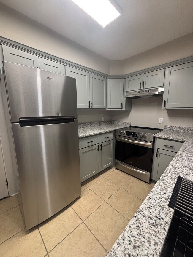 Building Photo - 216 S Pruett St