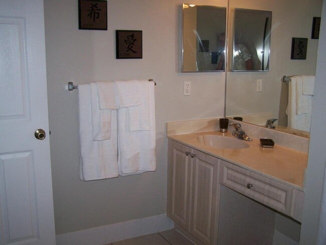 Building Photo - 2100 Greenview Shores Blvd