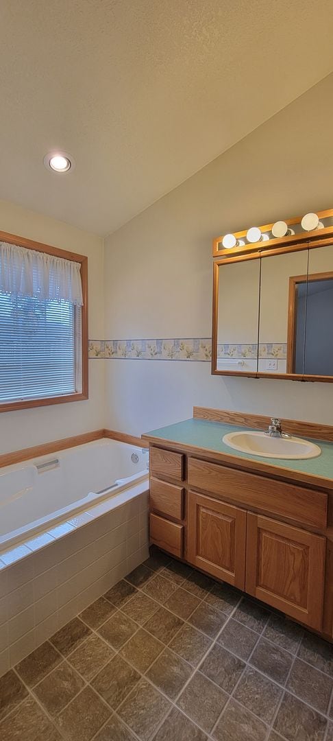 Building Photo - 1583 SW James St