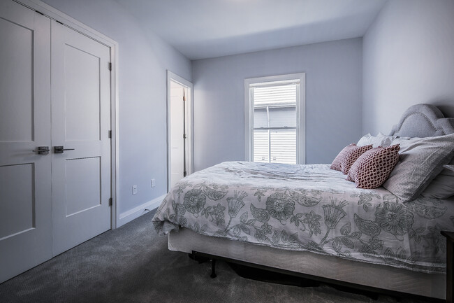 Building Photo - 118 W Starr Ave