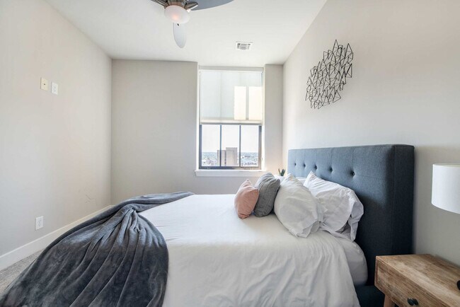 Building Photo - 10 Light St