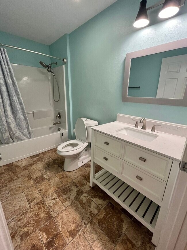Building Photo - 10621 Oak Crest Dr