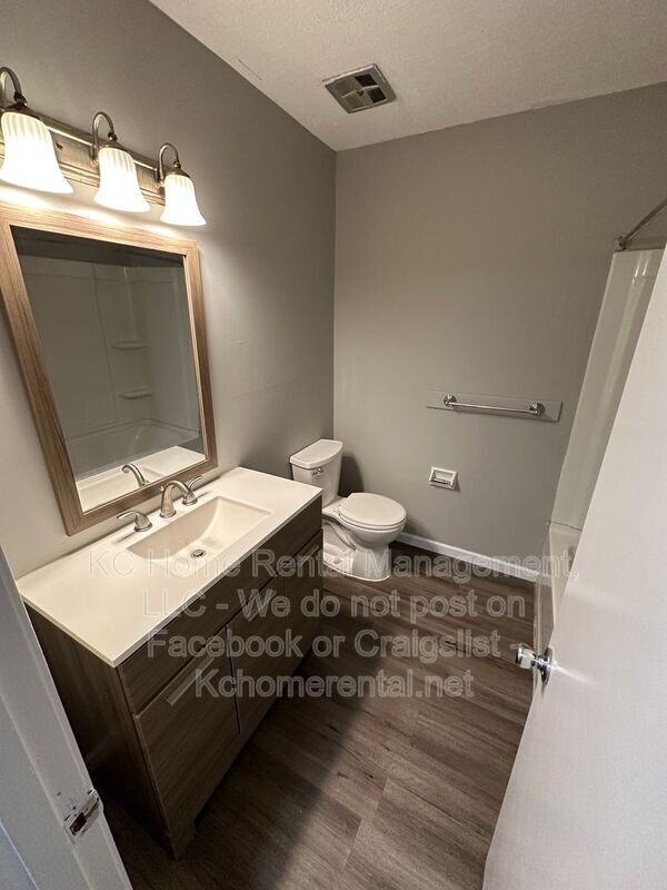 Building Photo - 9213 E 54th Terrace