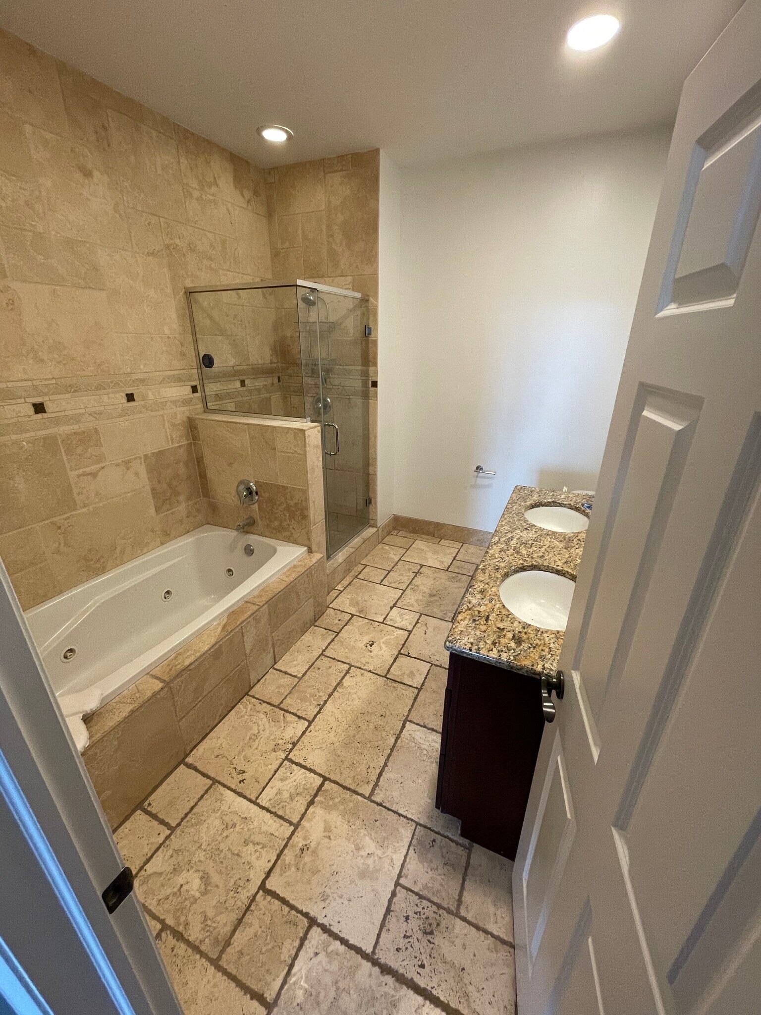 Building Photo - 6444 W Belmont Ave