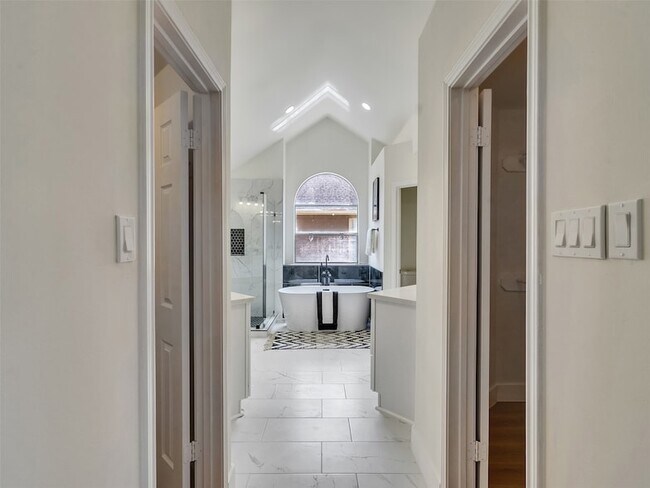 Building Photo - 246 Cedar Elm Ln