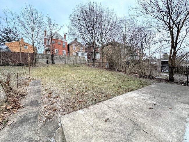 Building Photo - 1337 Methyl St