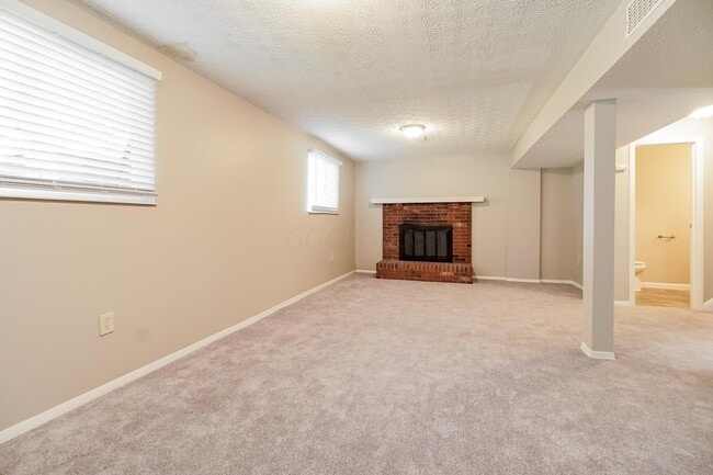 Building Photo - 6560 Benjamin Dr