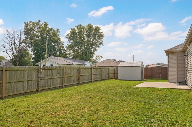 Building Photo - Modern 3 Bed / 2 Bath Home with Open Layout & Fenced Yard