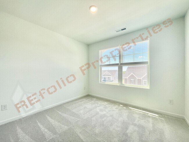 Building Photo - Brand New 3 Story 4 bedroom, 3.5 bathroom ...