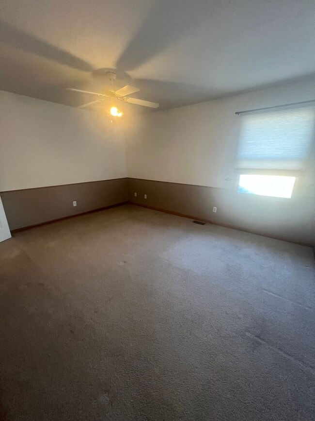 Building Photo - Move in Ready!