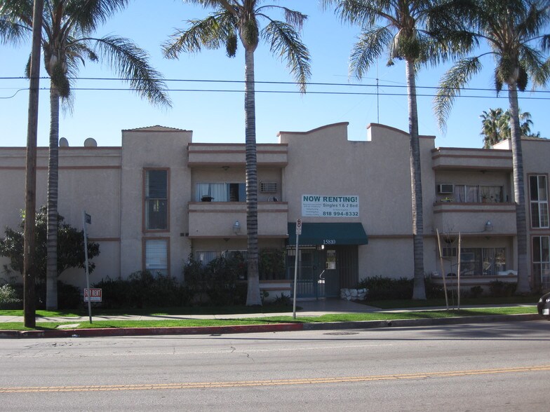 Building Photo - 15810 Vanowen St