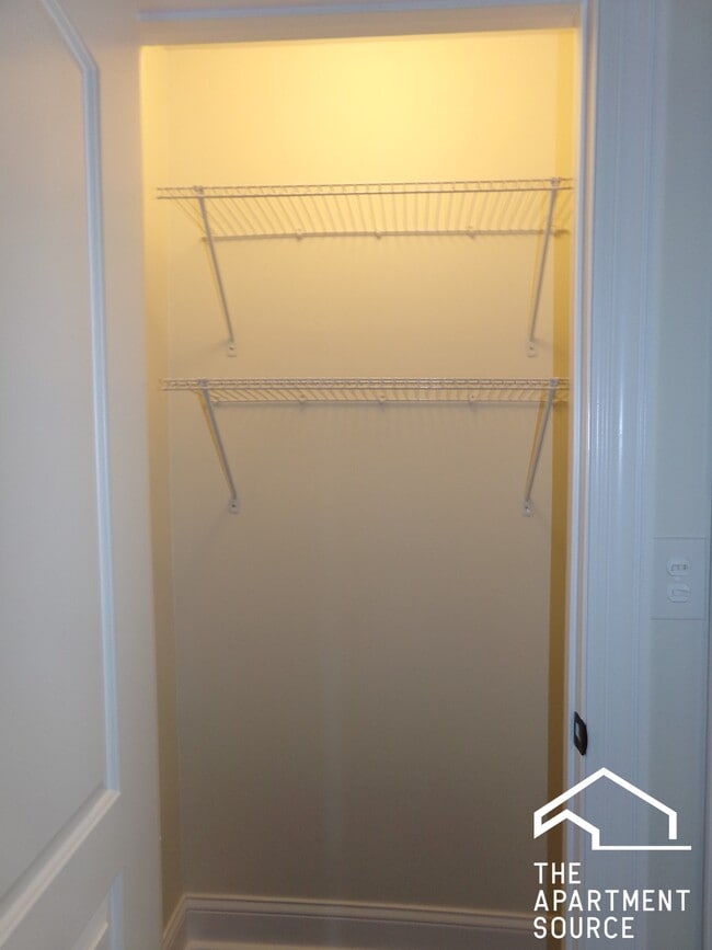 Building Photo - 918 Green Bay Rd