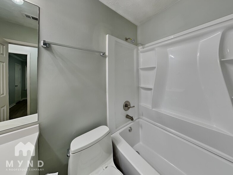 Building Photo - 85 Melton Way