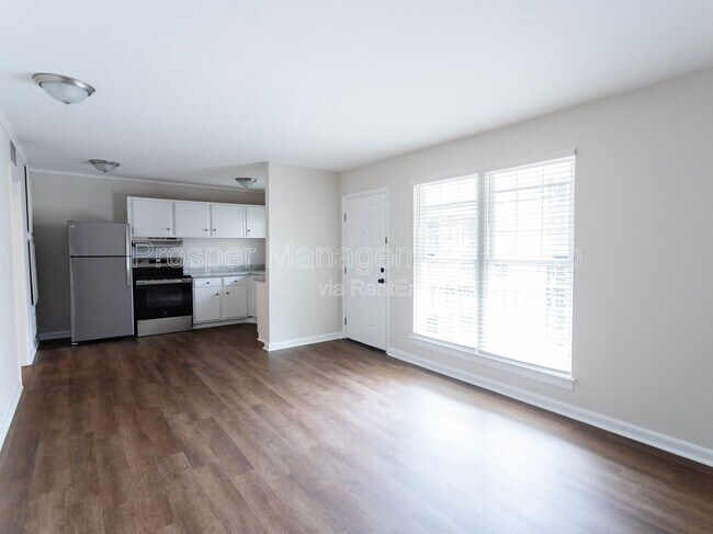 Building Photo - 867 Colony Dr