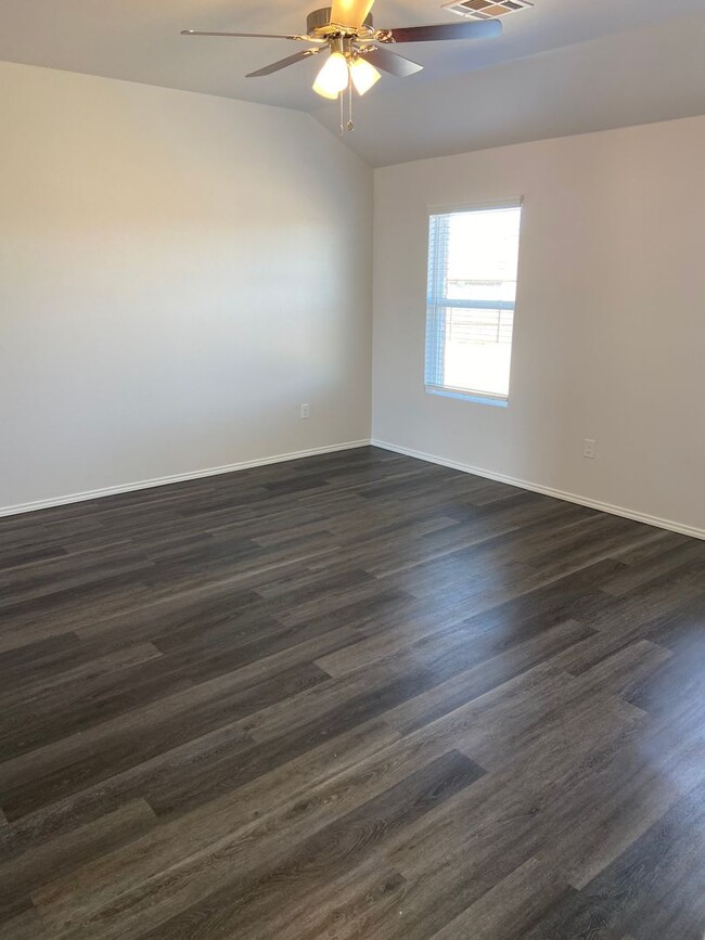 Building Photo - *Pre-leasing* Three Bedroom | Two Bath Hom...