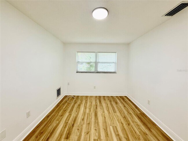 Building Photo - 1331 S Washington Ave