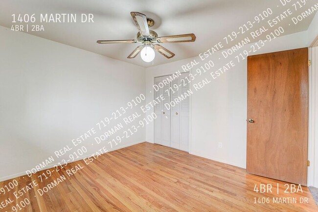 Building Photo - 1406 Martin Dr
