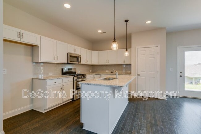Building Photo - 127 Auxley Ct