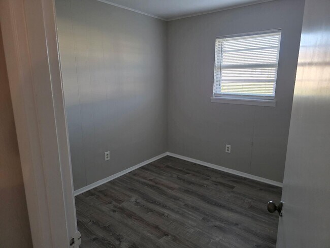 Building Photo - 7308 N Wade School Rd