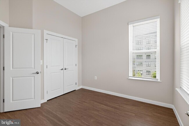 Building Photo - 5851 Columbia Pike