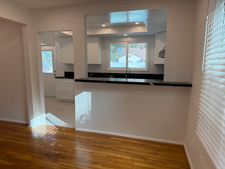 Building Photo - 3650 Hackett Ave