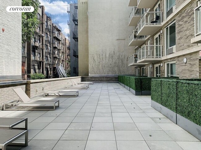 Building Photo - 111 E 115th St