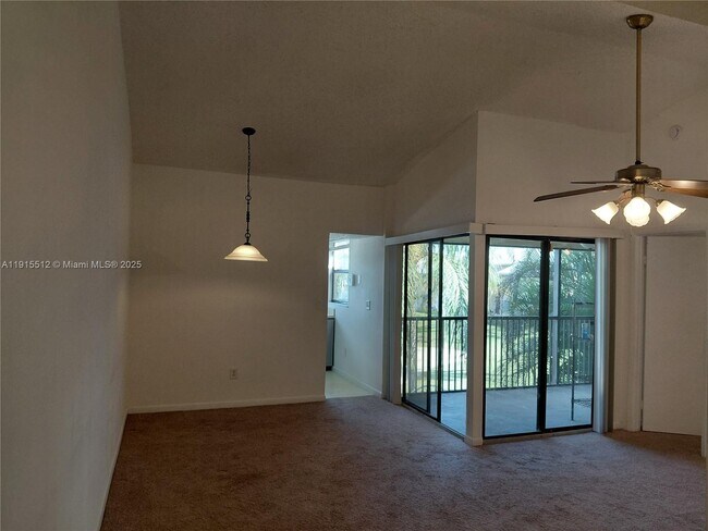 Building Photo - 999 Hamilton Dr