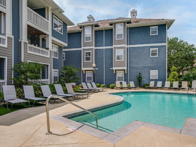 Building Photo - Charming Dilworth Condo in Olmsted Park – Walkable, Updated, Furnished Option Available. Pool Views!