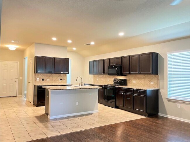 Building Photo - 115 Leona River Trl
