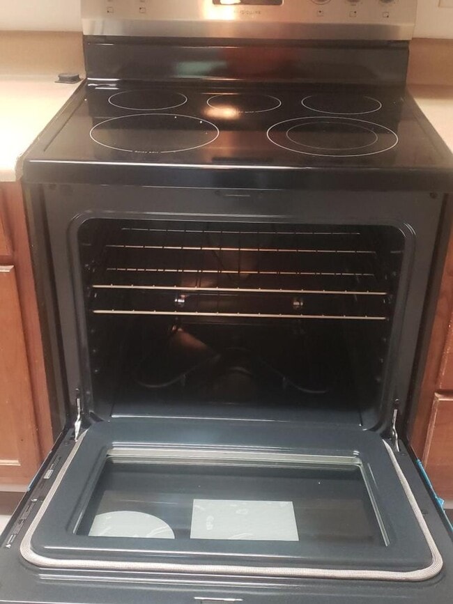 Building Photo - The Pointe