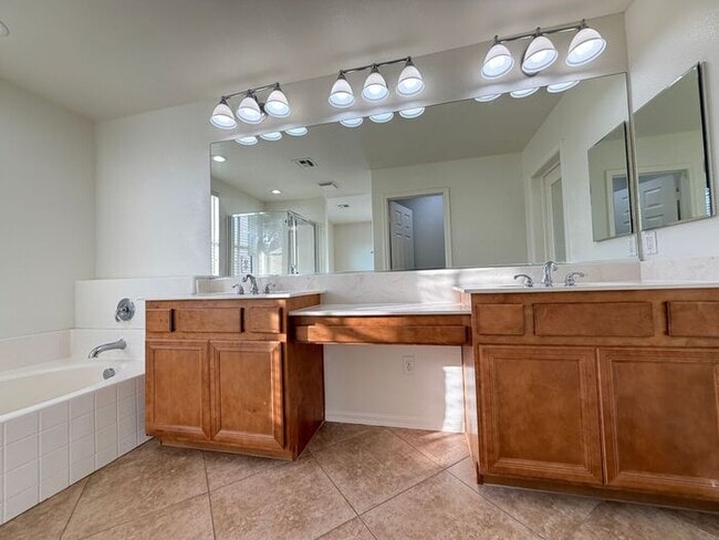 Building Photo - Carry Over Showing: This property has been shown before and will be rented to the first most qual...