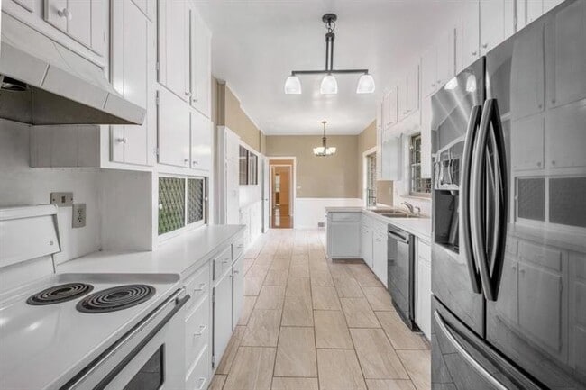 Building Photo - 757 Old Ivy Rd NE