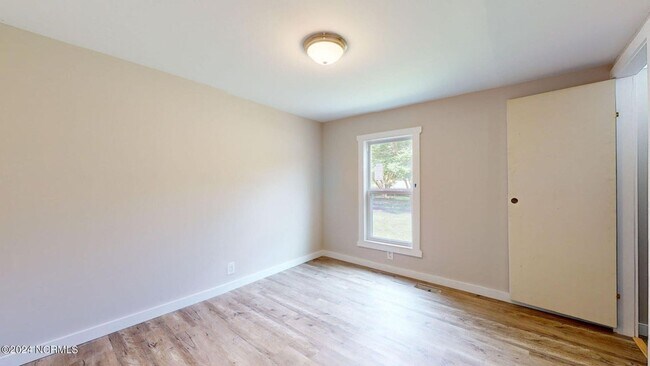 Building Photo - 308 Queens Rd