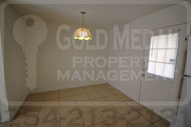 Building Photo - 1803 Cedarhill Dr