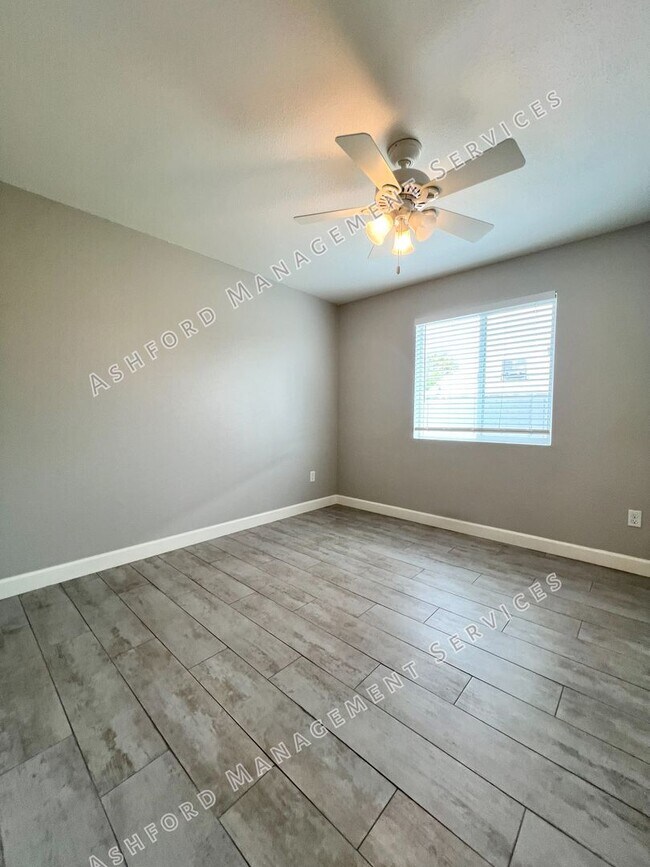 Building Photo - REMODELED 3 BEDROOM 2 BATH GEM WITH DETACH...
