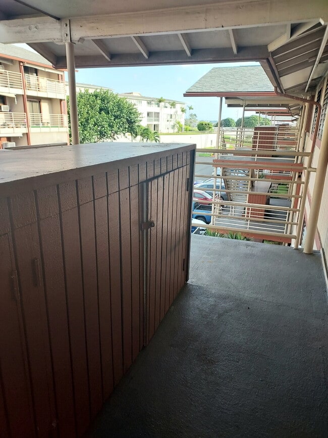 Building Photo - Renovated 2br/1ba/2pkg 3rd Fl Townhome