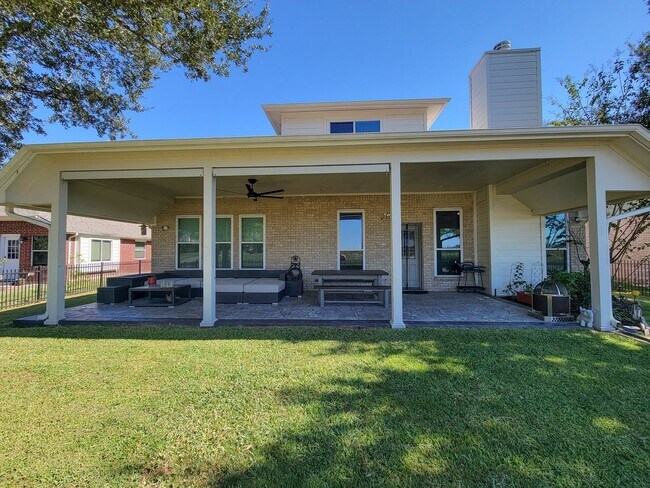 Building Photo - Welcome home to this charming 4-bedroom, 3-bathroom brick house in the desirable Stone Gate commu...