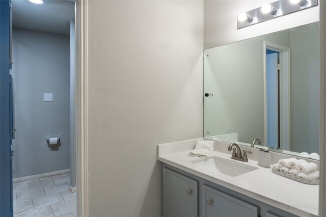 Building Photo - 12226 Ravenmoor Dr