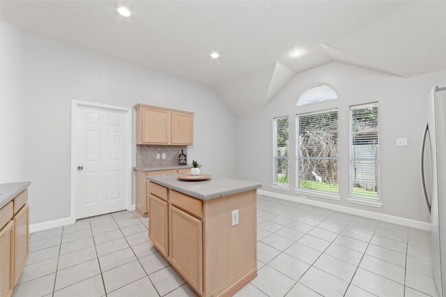 Building Photo - 8503 Ivanhoe Springs Dr