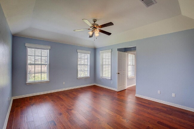 Building Photo - Updated 3 Bedroom Home with a Barn on 2.5 Acres!