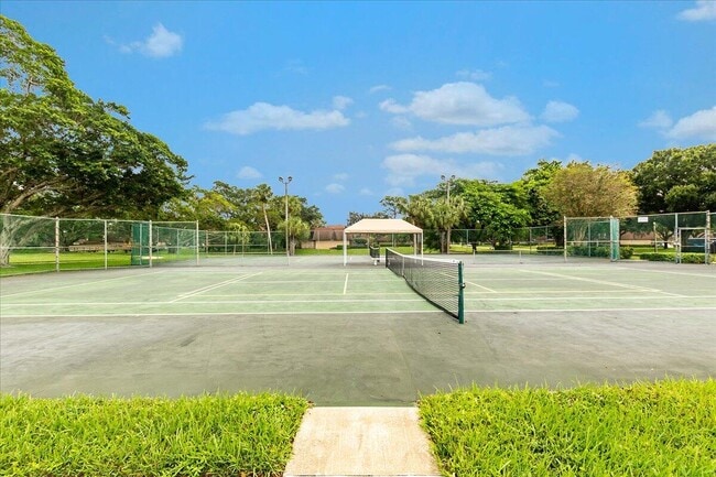 Building Photo - 709 7th Ln