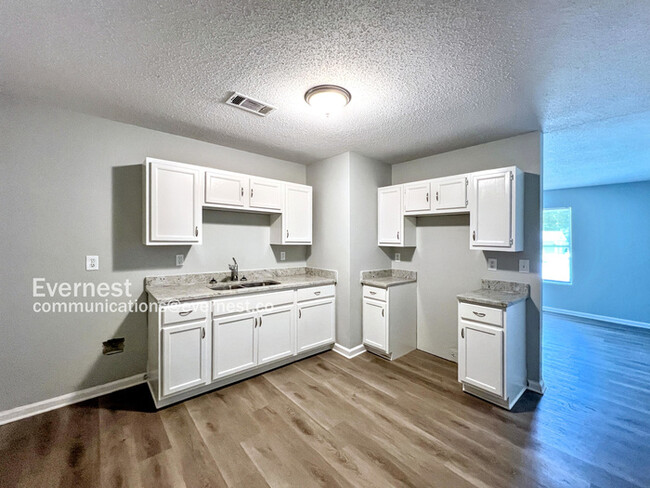 Building Photo - 3573 Russelwood Dr