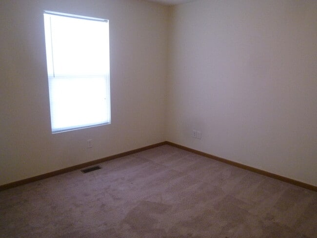 Building Photo - Collet Meadow - 5 Bedroom Family Home - Pets Welcome!*
