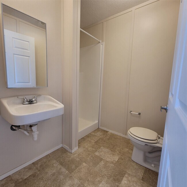 Building Photo - 2602 Castledale Dr