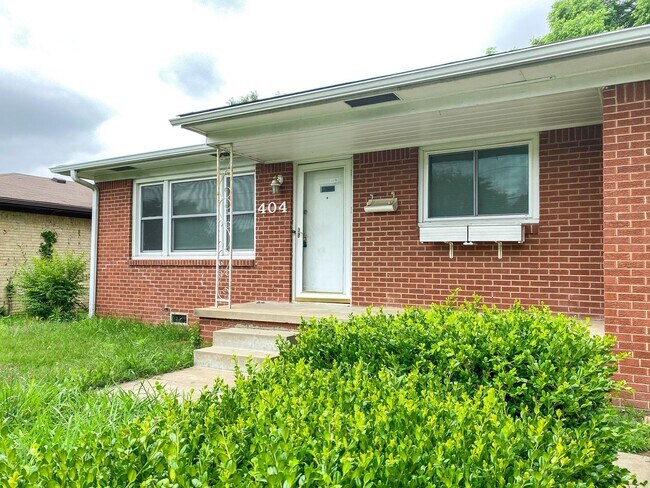 Building Photo - 404 S Garnett Rd