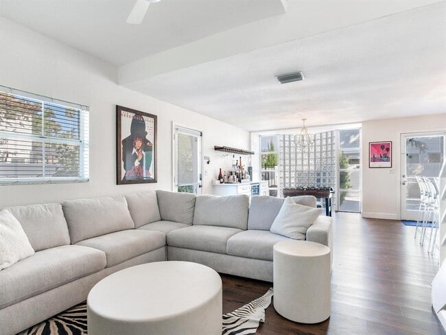 Building Photo - 3219 W San Juan St